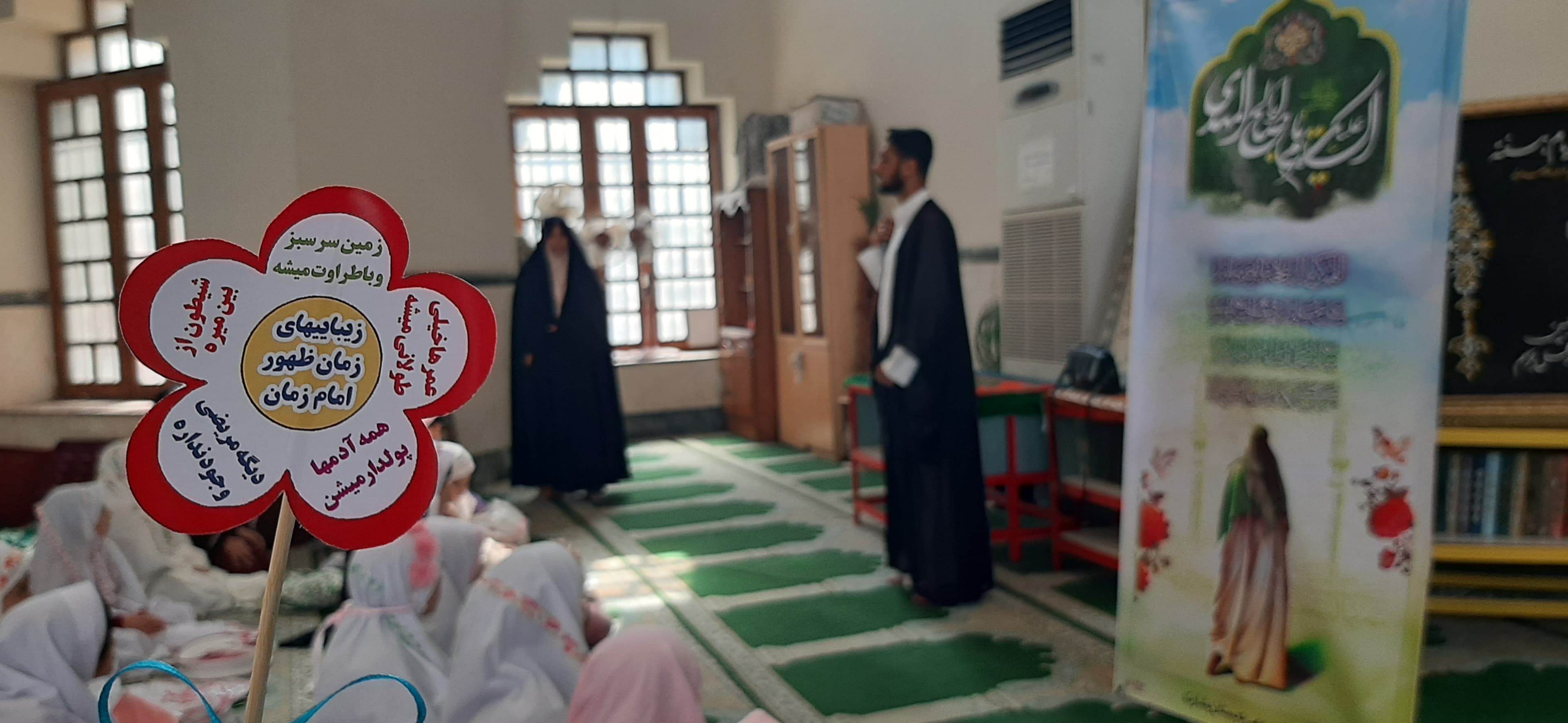 حضور دانش آموزان در گلزار شهدا (هفته دفاع مقدس 1402)